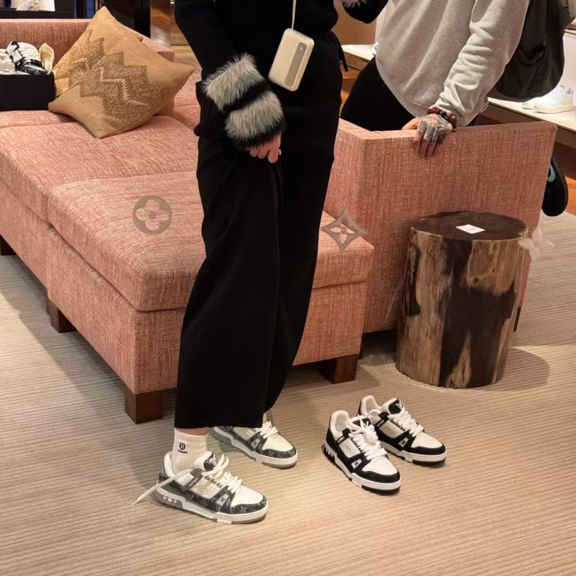 🔥루이비통 LV 트레이너 회색 1ADH2W photo review